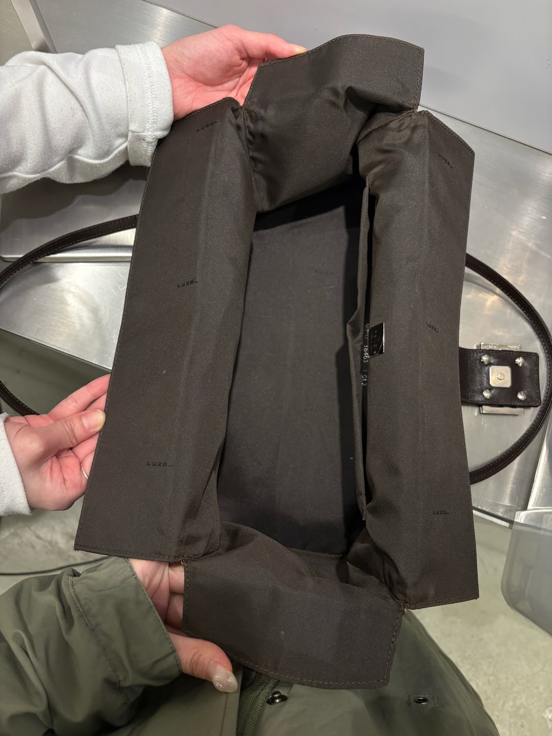 펜디 주카 패턴 캔버스 스퀘어백 상품이미지9