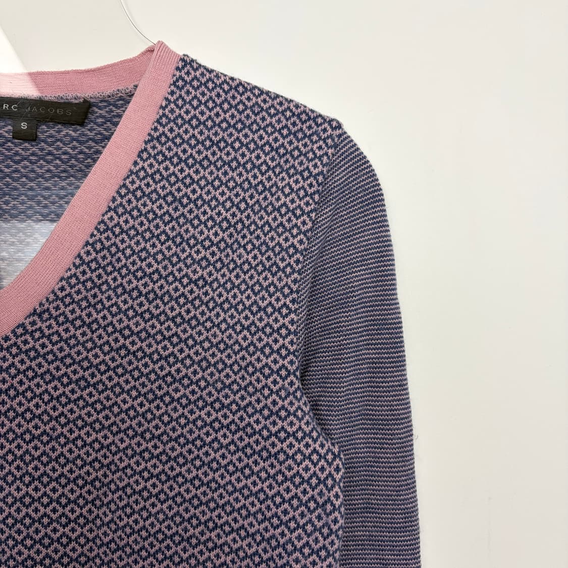 마크제이콥스 브이넥 니트 티셔츠 상품이미지3