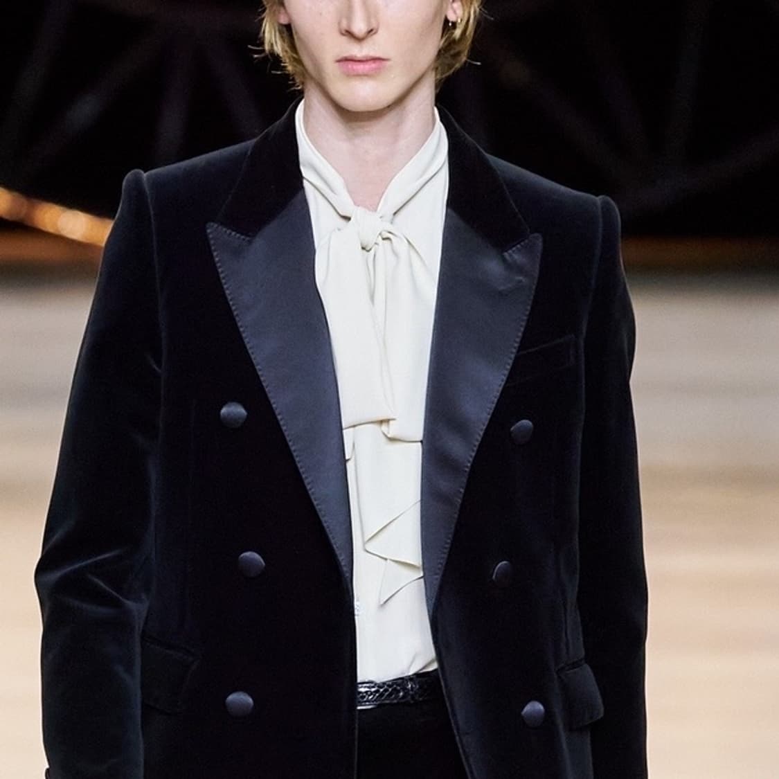 [BTS 지민님 착용] 셀린느 20AW 실크 보우 타이 셔츠 상품이미지4