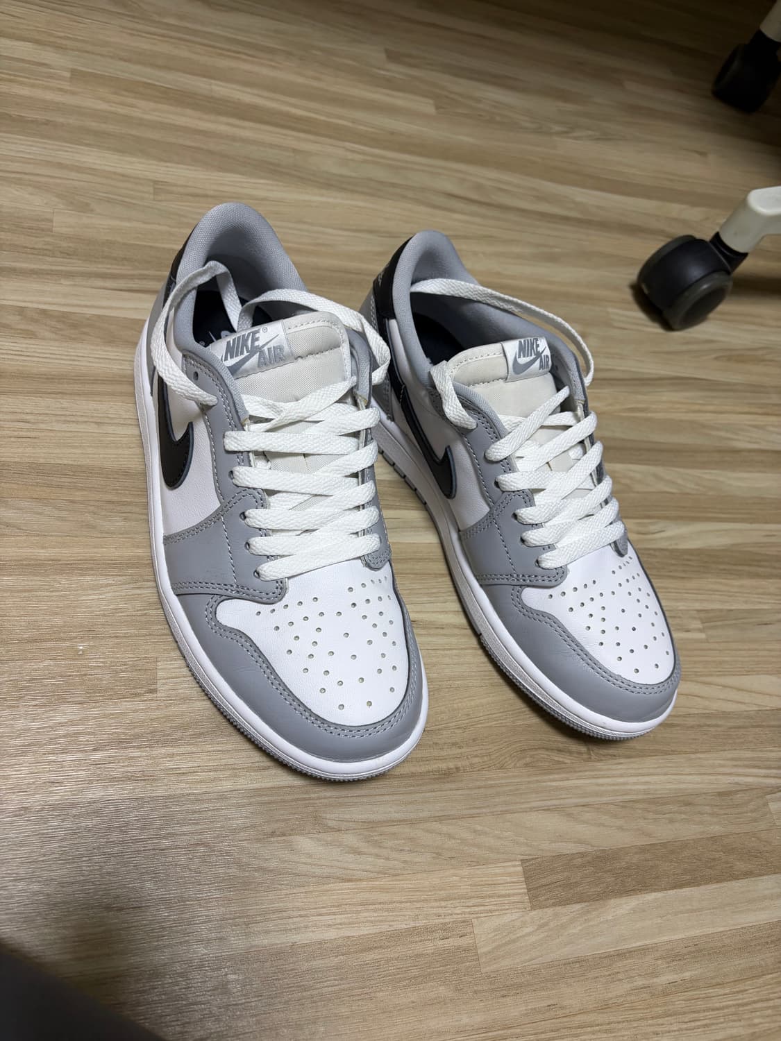 조던 1 로우 og 울프그레이 250 상품이미지1