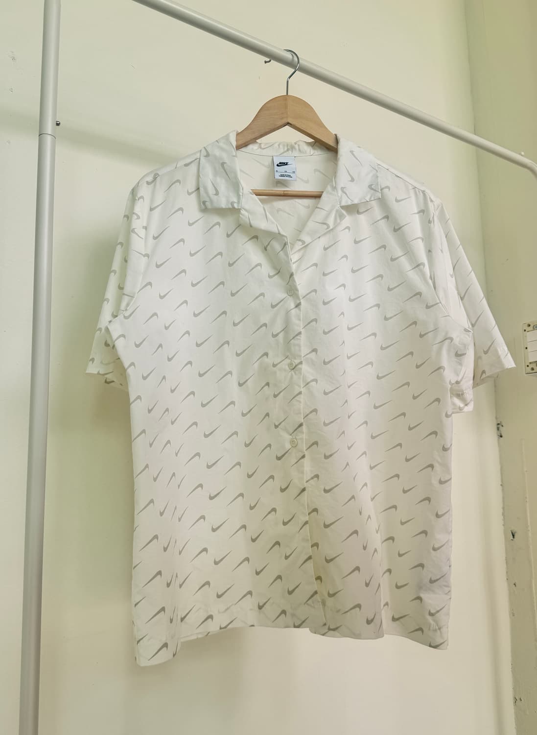 나이키 (NIKE)스포츠웨어 에브리데이 모던 여성 우븐 반팔 탑 상품이미지2