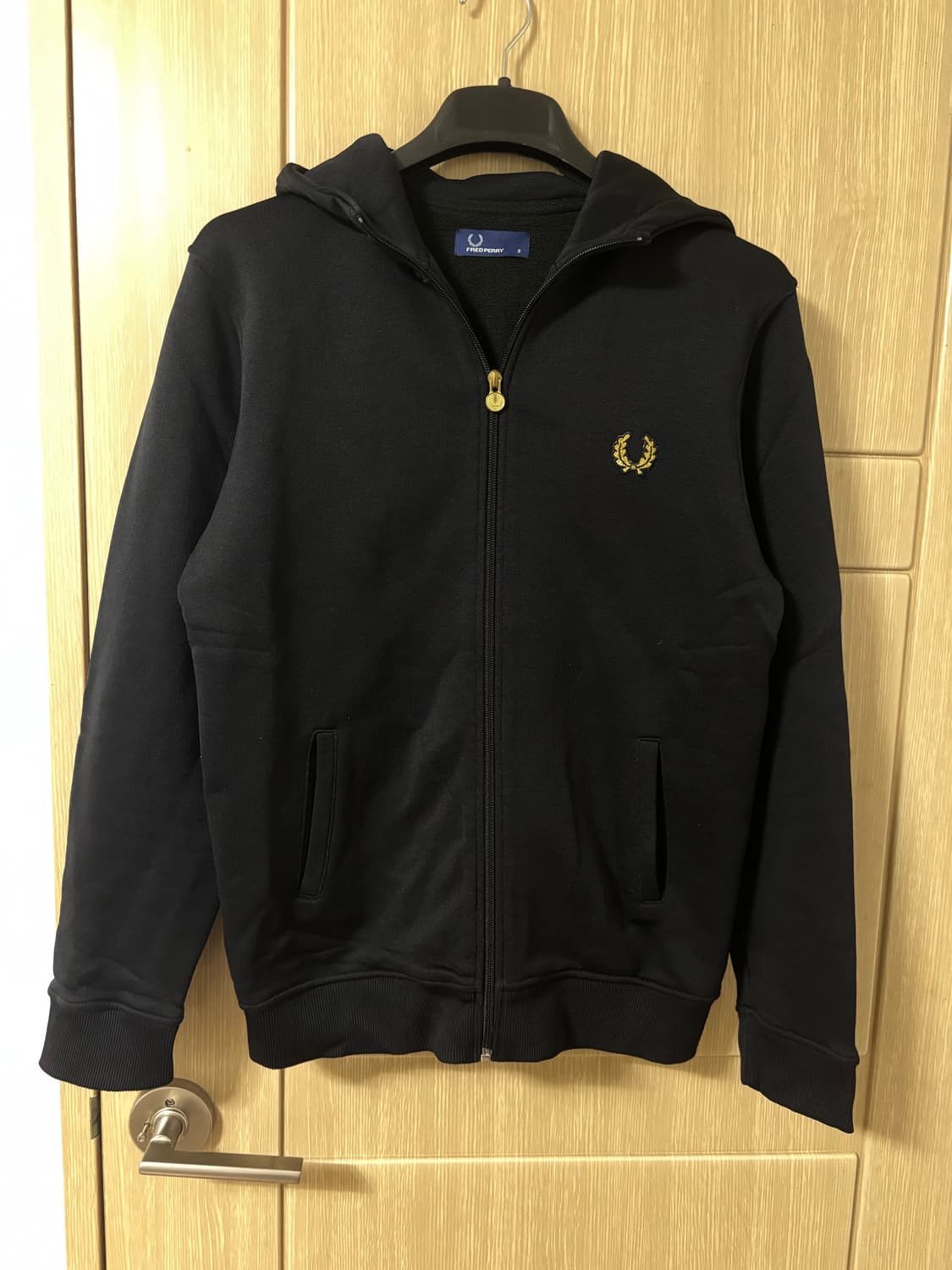 프레드페리 블랙 후드 집업 상품이미지1