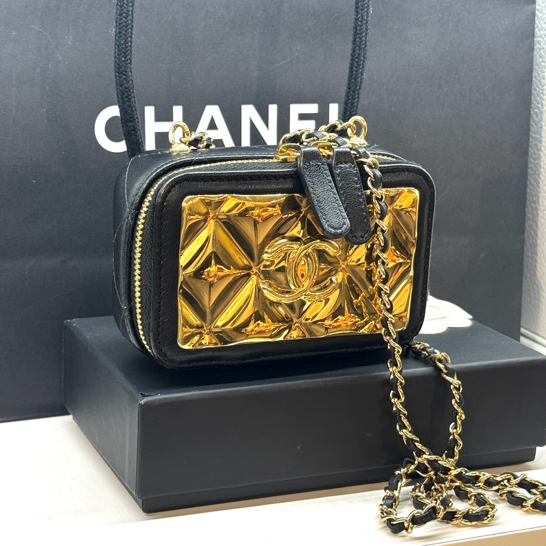 [정품] 샤넬 31번대 플레이트 파티 미니 베니티 체인 크로스백 상품이미지10