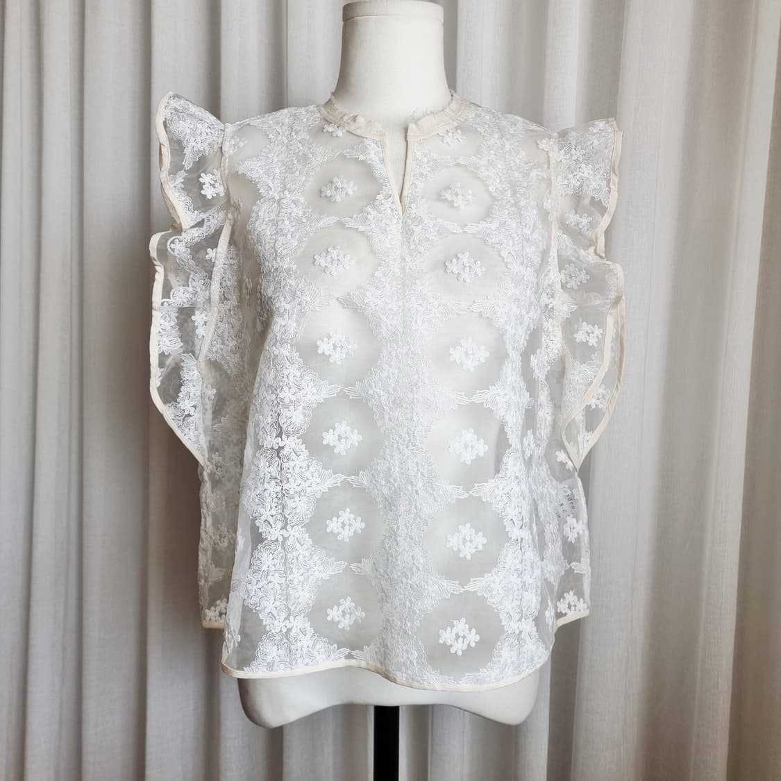 안팔렸으면 하는 마음으로 올리는 산드로 레이스자수 시스루 블라우스 상품이미지2