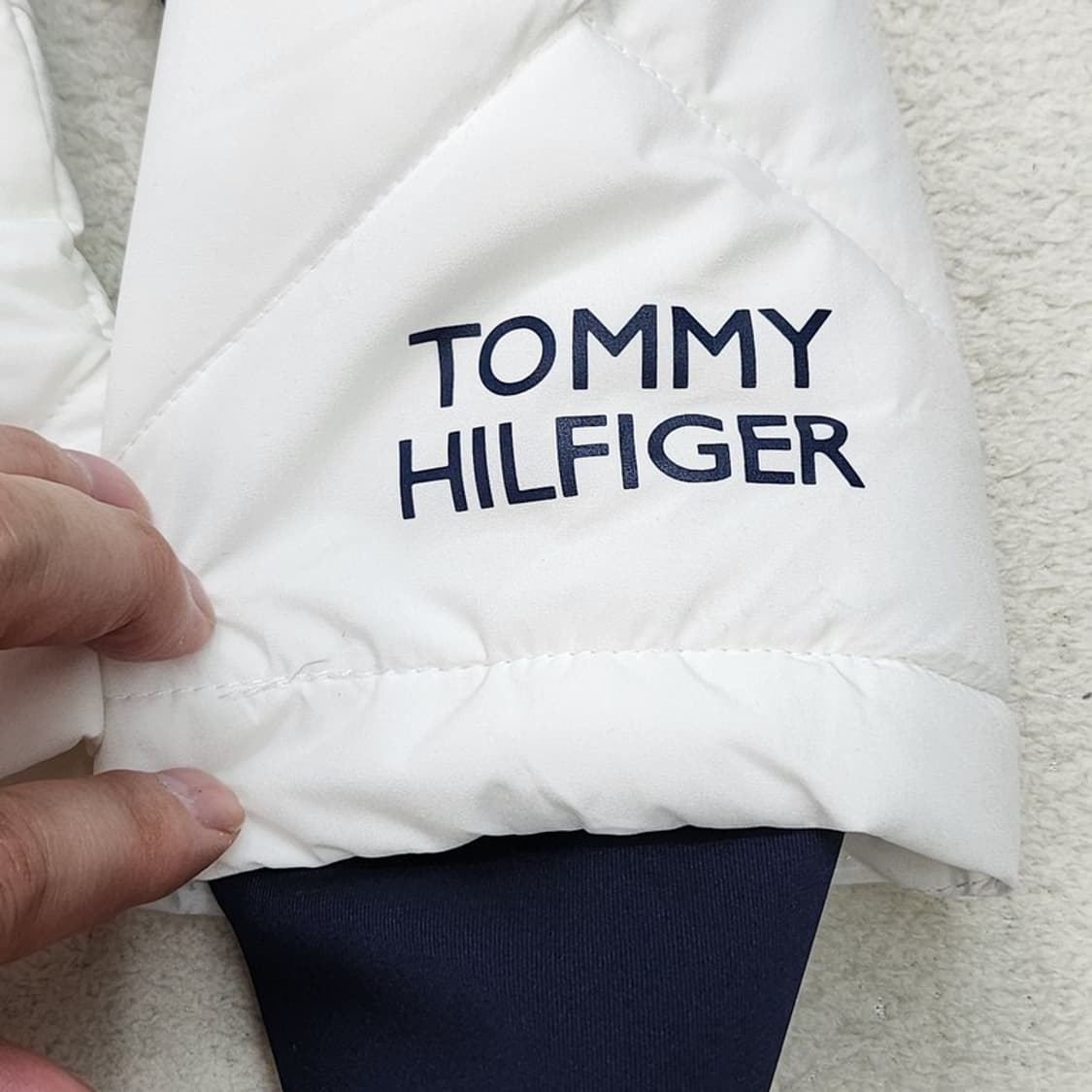 TOMMY HILFIGER 여성경량 패커블 후드패딩 점퍼 S 상품이미지4