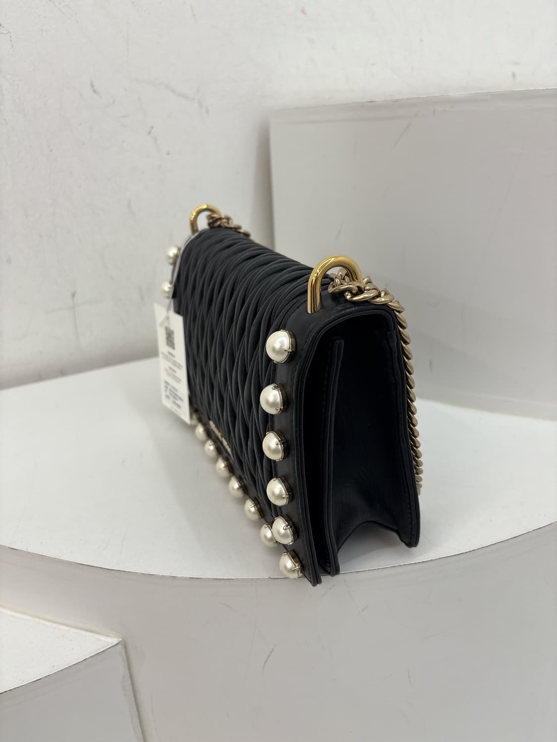 미우미우 마쎄라떼 진주 크로스백 상품이미지3