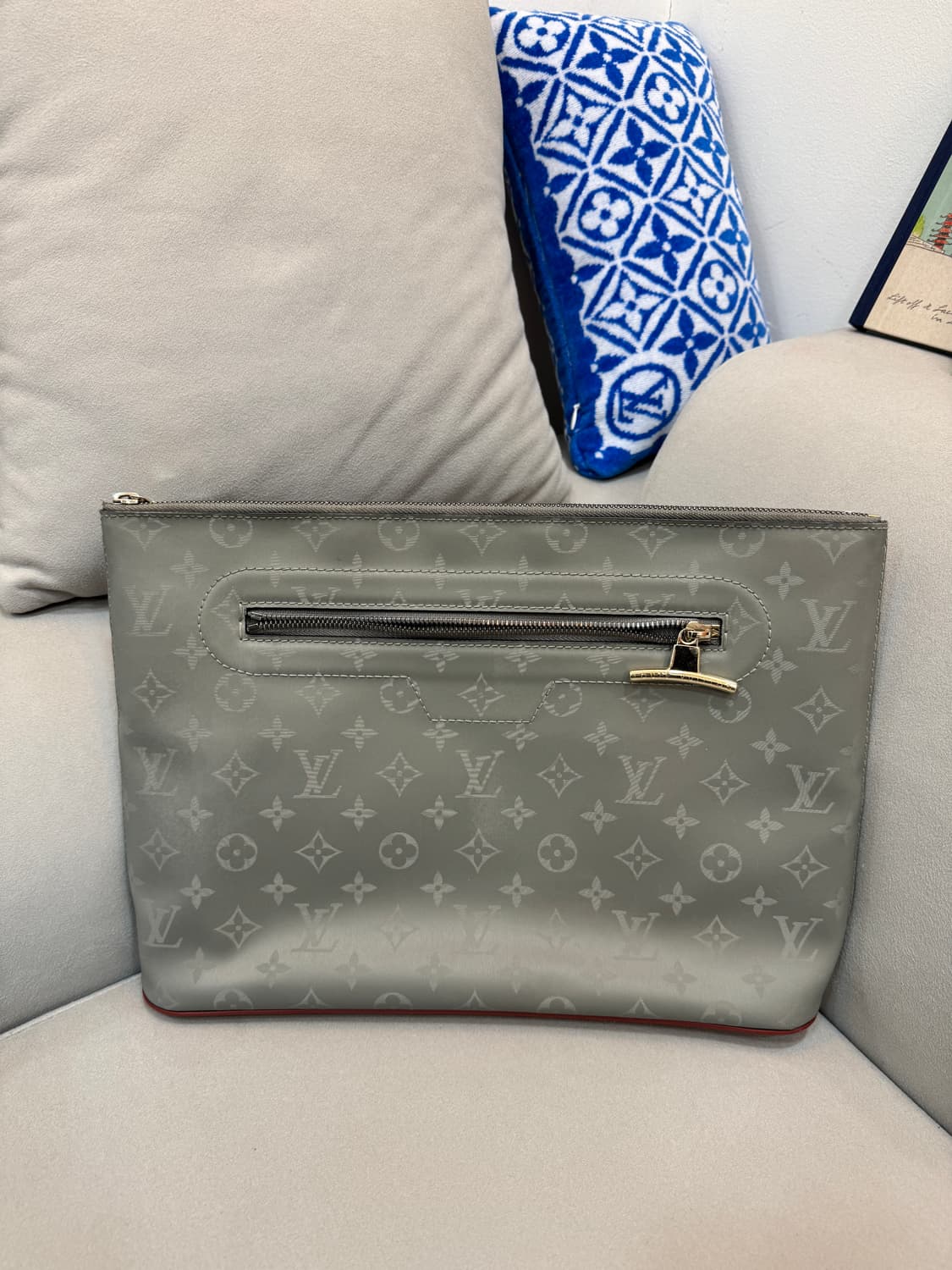 루이비통 모노그램 티타늄 킴존스 클러치   상품이미지2