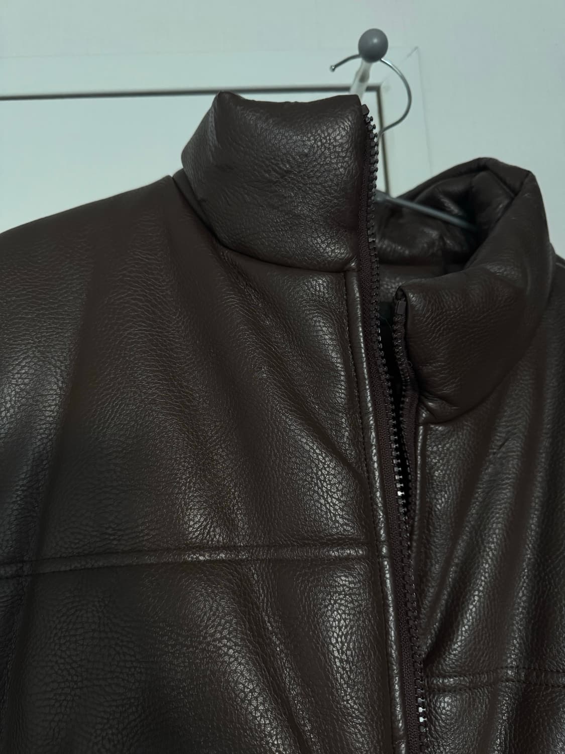 오도어 레더패딩 브라운 상품이미지5