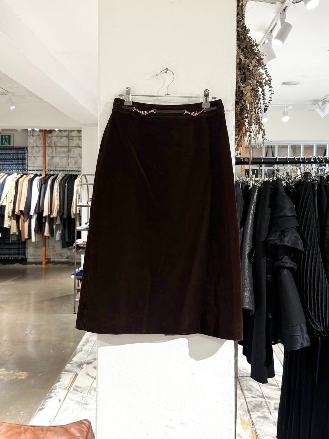 셀린느 90s 브라운 벨벳 체인 미디 스커트 상품이미지1
