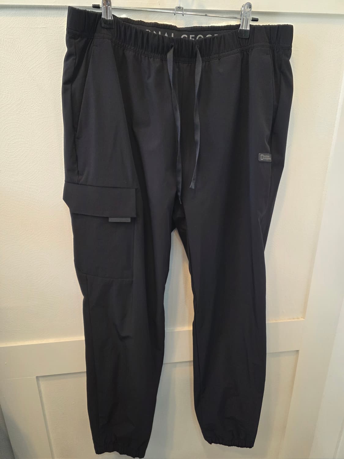 내셔널지오그래픽 블랙 액티브 우븐 맨투맨  바지 셋업 상품이미지6