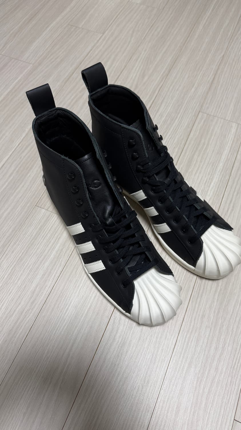 아디다스 x 떠그 클럽 슈퍼스타 부츠 상품이미지1