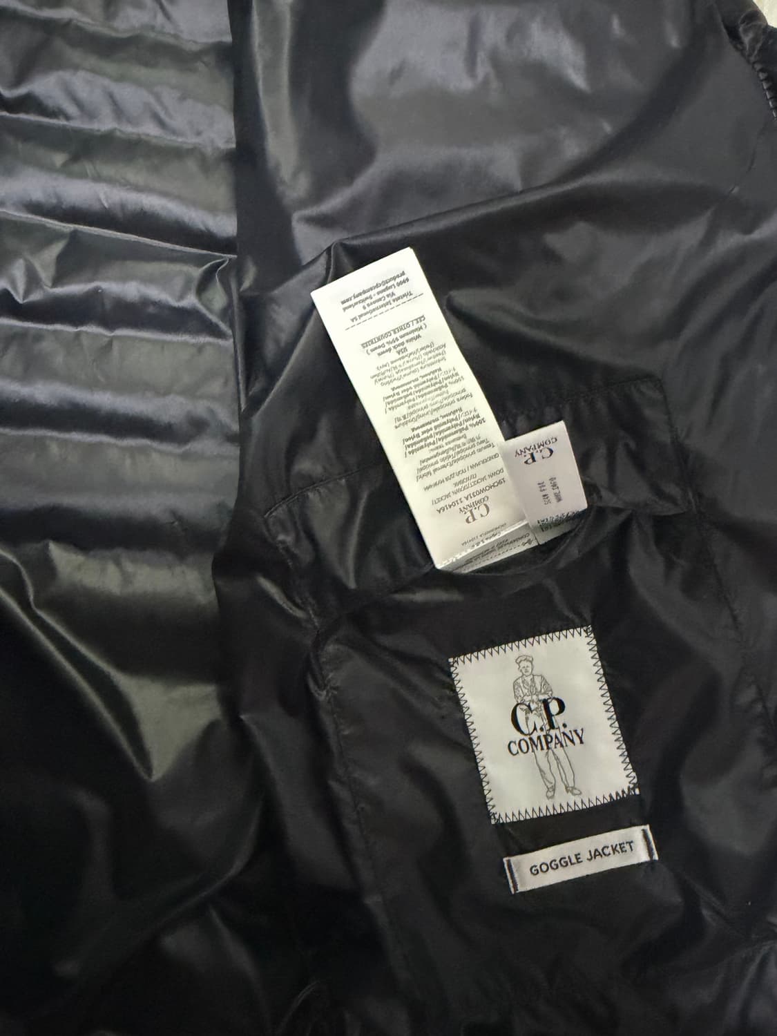 Cp컴퍼니 dd쉘 고글 경량패딩 상품이미지1