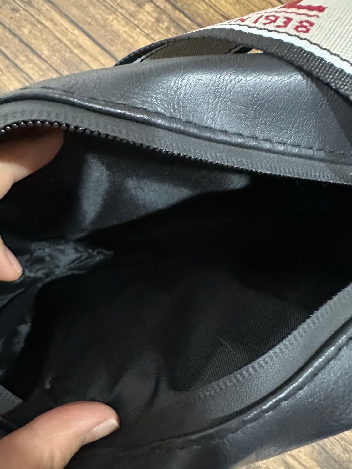 캉골(Kangol) 빅로고 스트랩 미니 크로스백 블랙 상품이미지5