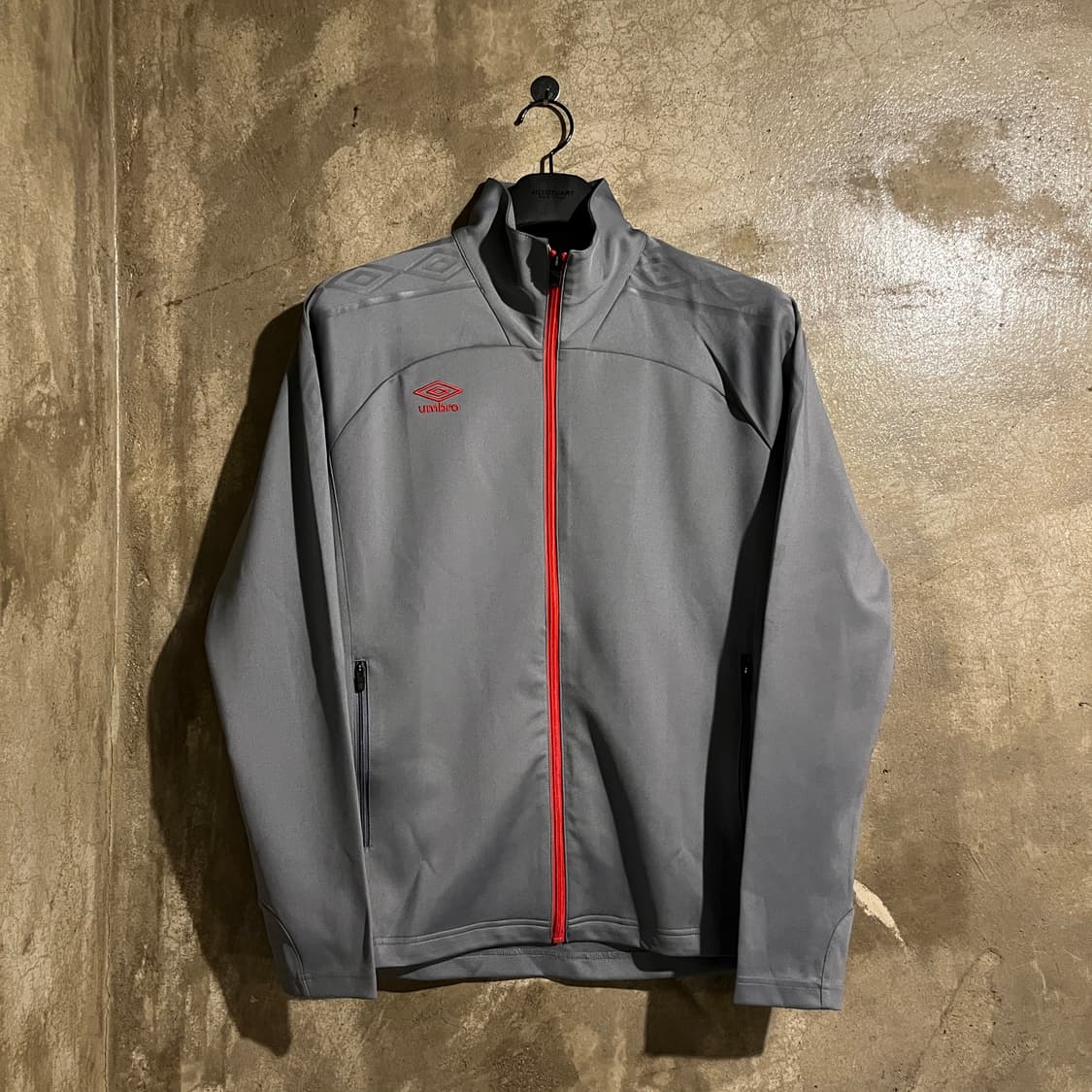 엄브로 트레이닝 집업 상품이미지1