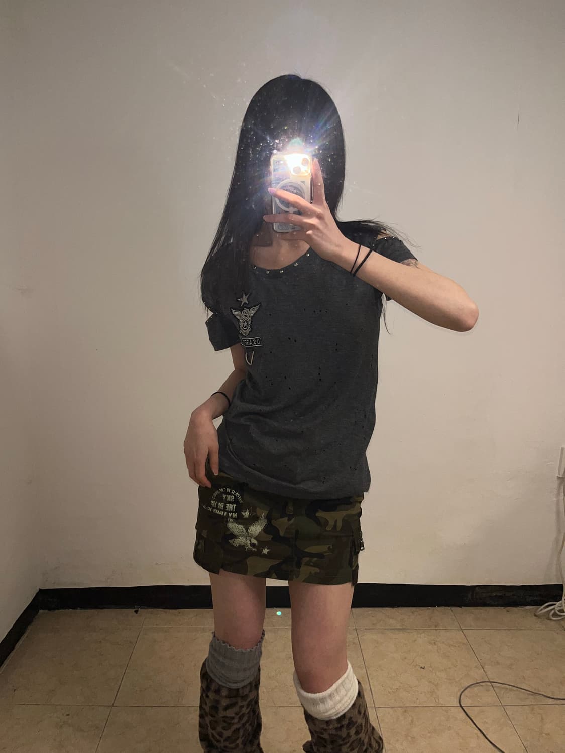 •00‘s P2K 소매 슬릿 스터드 반팔 티셔츠 상품이미지1