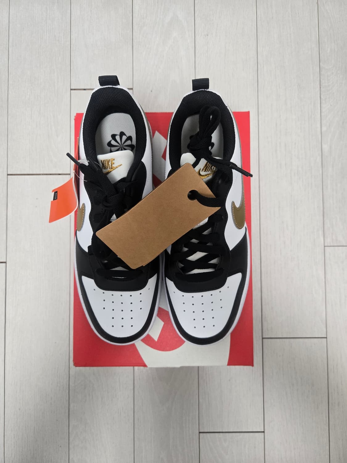 나이키 코트 버로우 로우
리크래프트 240cm 상품이미지1