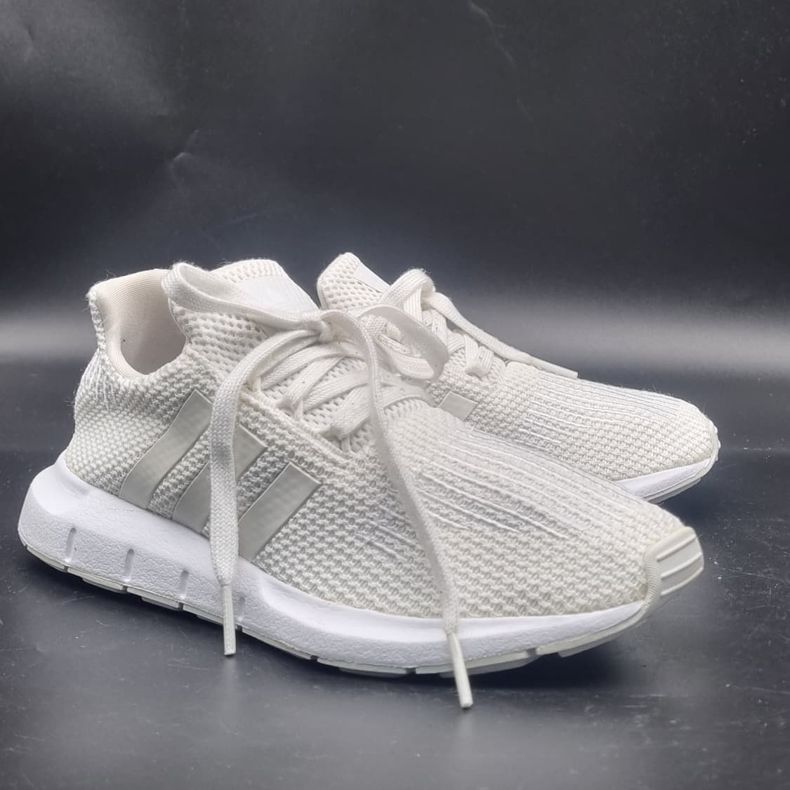 아디다스 스위프트런 여성운동화225 상품이미지1