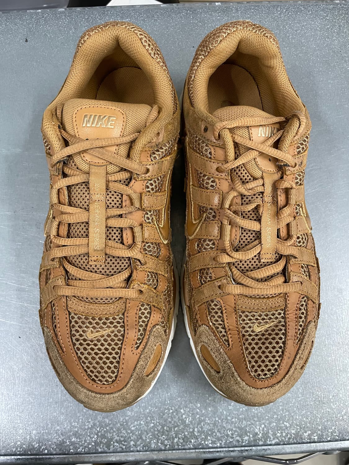 나이키 P-6000 SE 플랙스 메탈릭 골드 270 상품이미지5