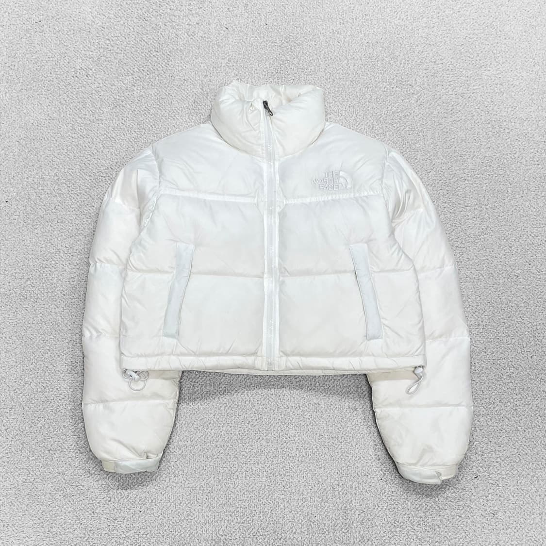 노스페이스 눕시 700 크롭 패딩 화이트 상품이미지1