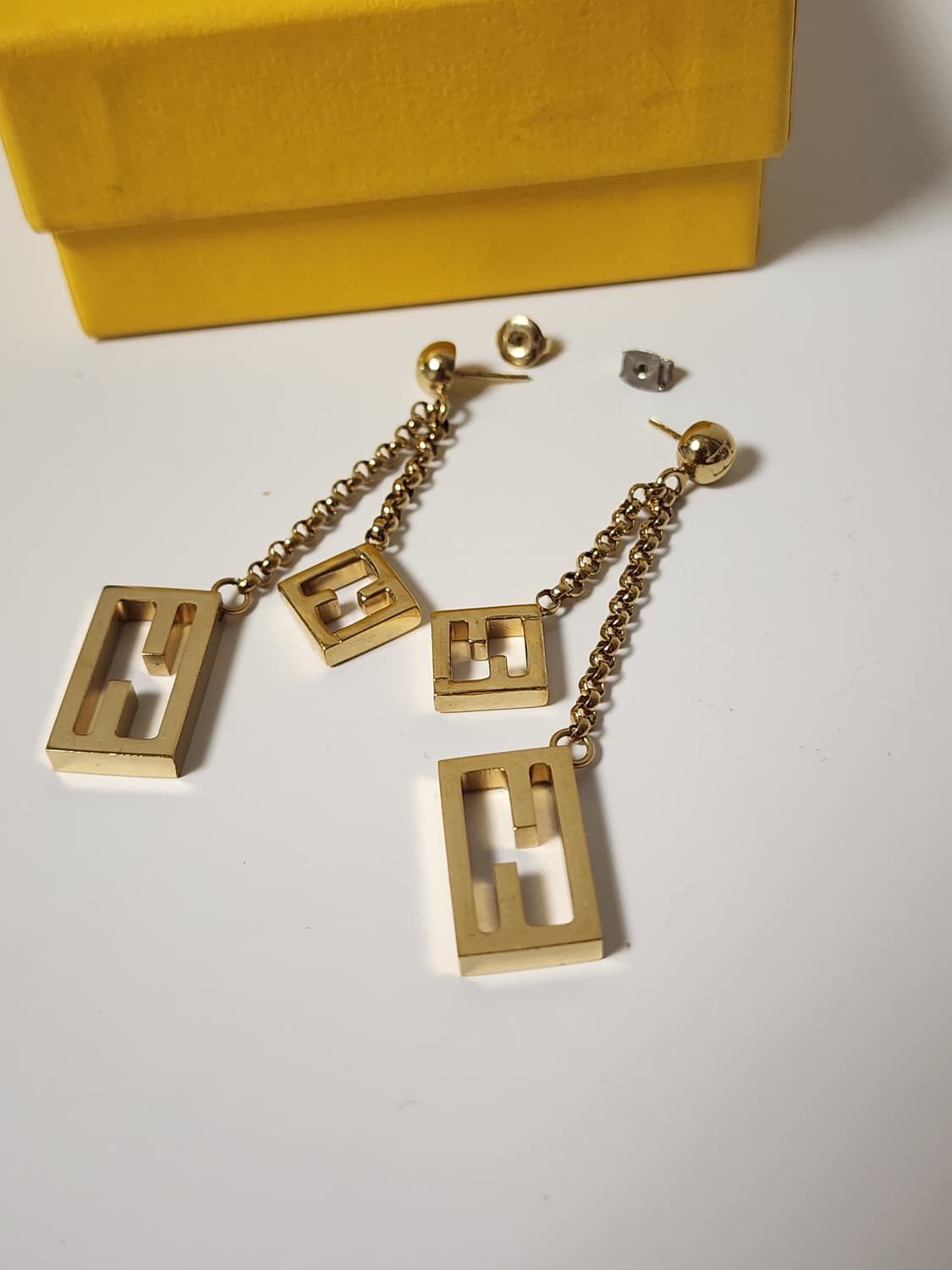 펜디 FF로고 체인 드롭 귀걸이  상품이미지2