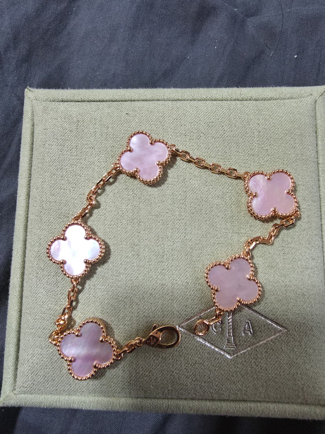 반클리프 엷은핑크자개 팔찌입니다 상품이미지1