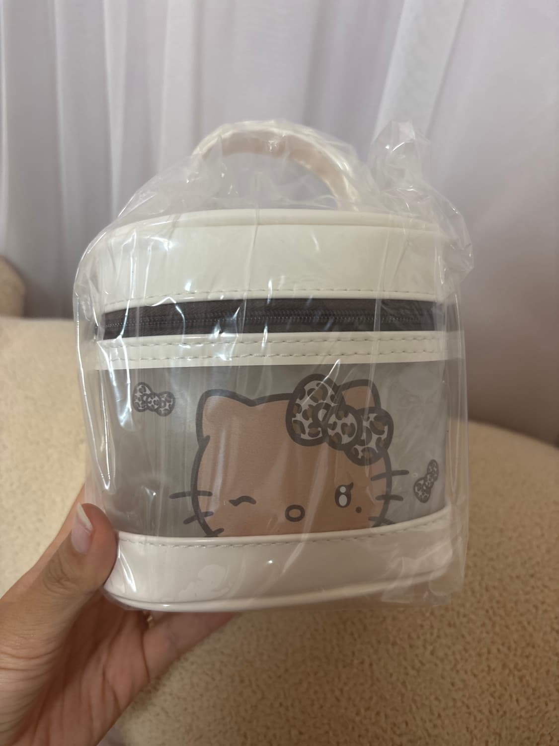 웨이크메이크 갸루 키티 파우치 판매합니다 상품이미지1
