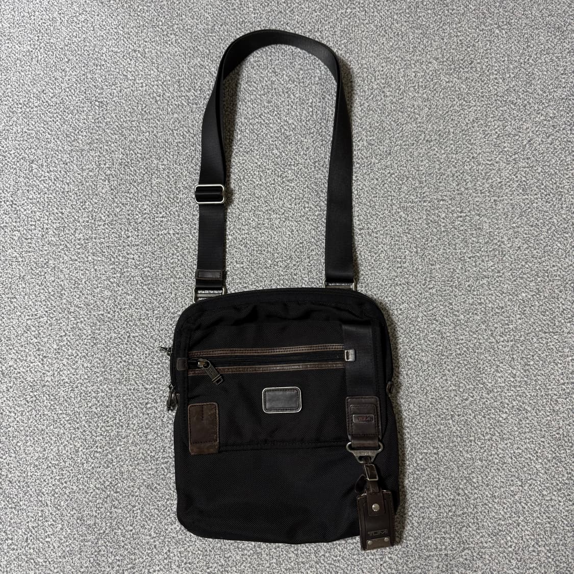 TUMI 투미 알파브라보 크로스백 상품이미지2
