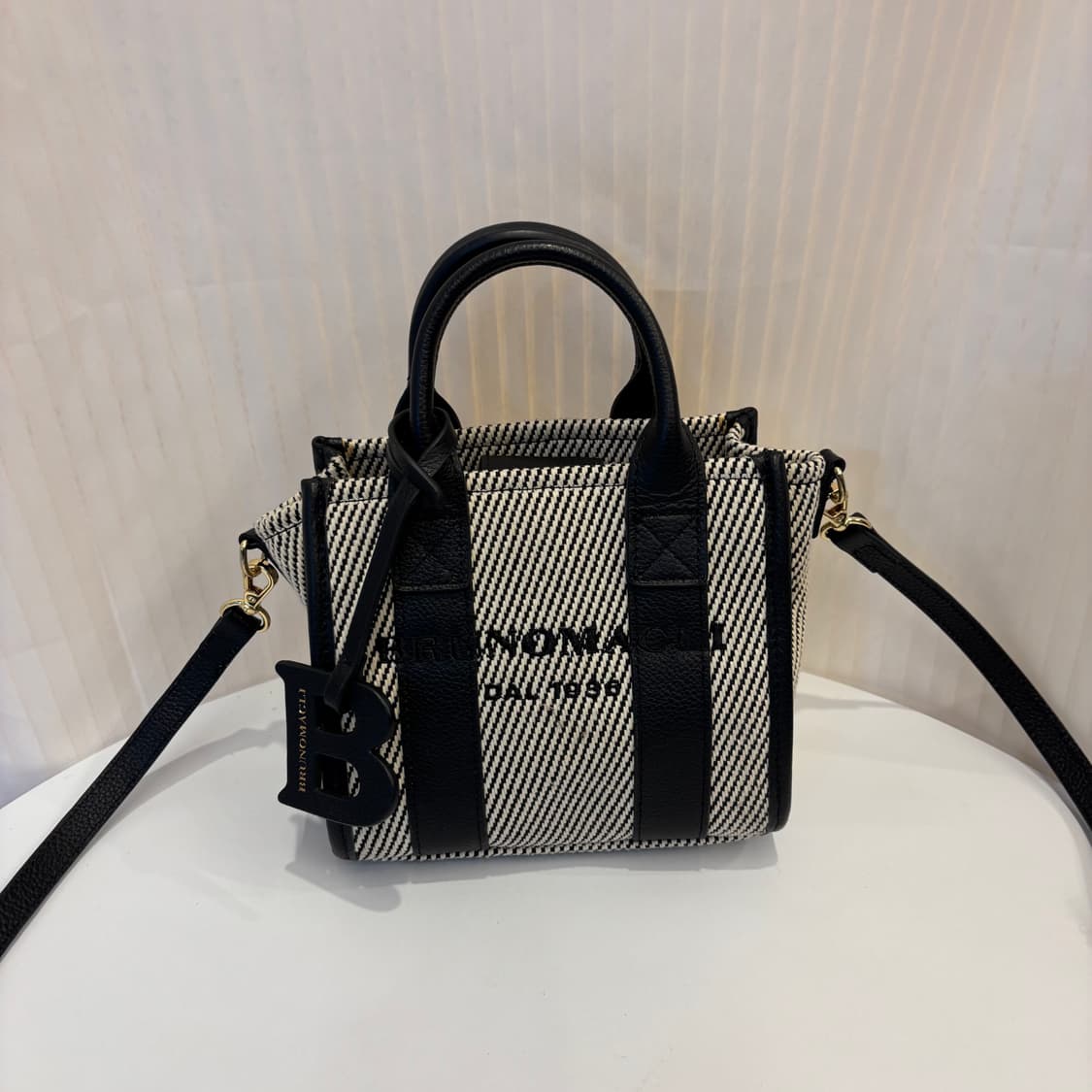 정품 브루노말리 캔버스 크로스백     상품이미지2