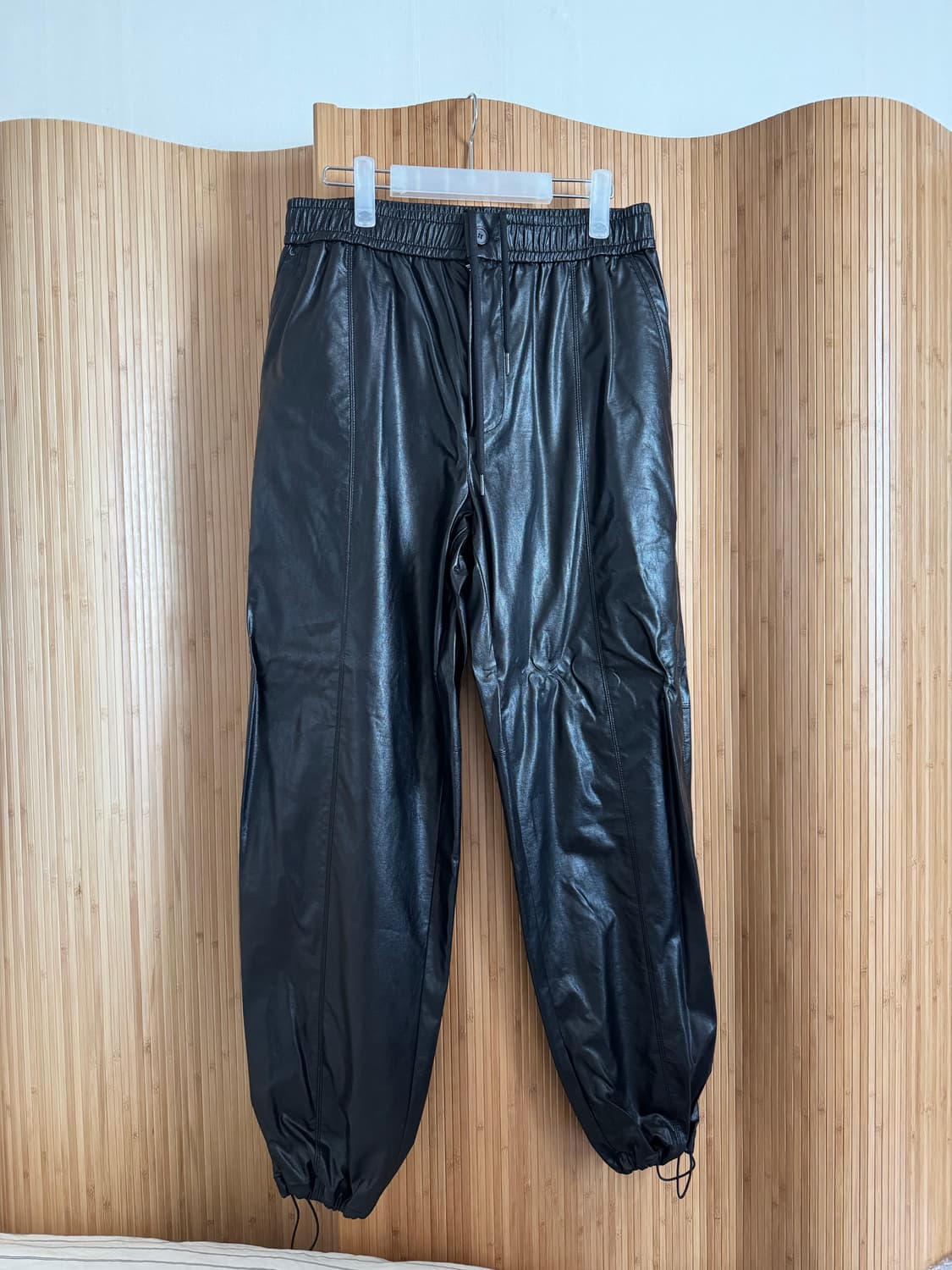 [미착용/32사이즈] 시스템옴므 와이드 비건 레더 조거 팬츠 상품이미지5