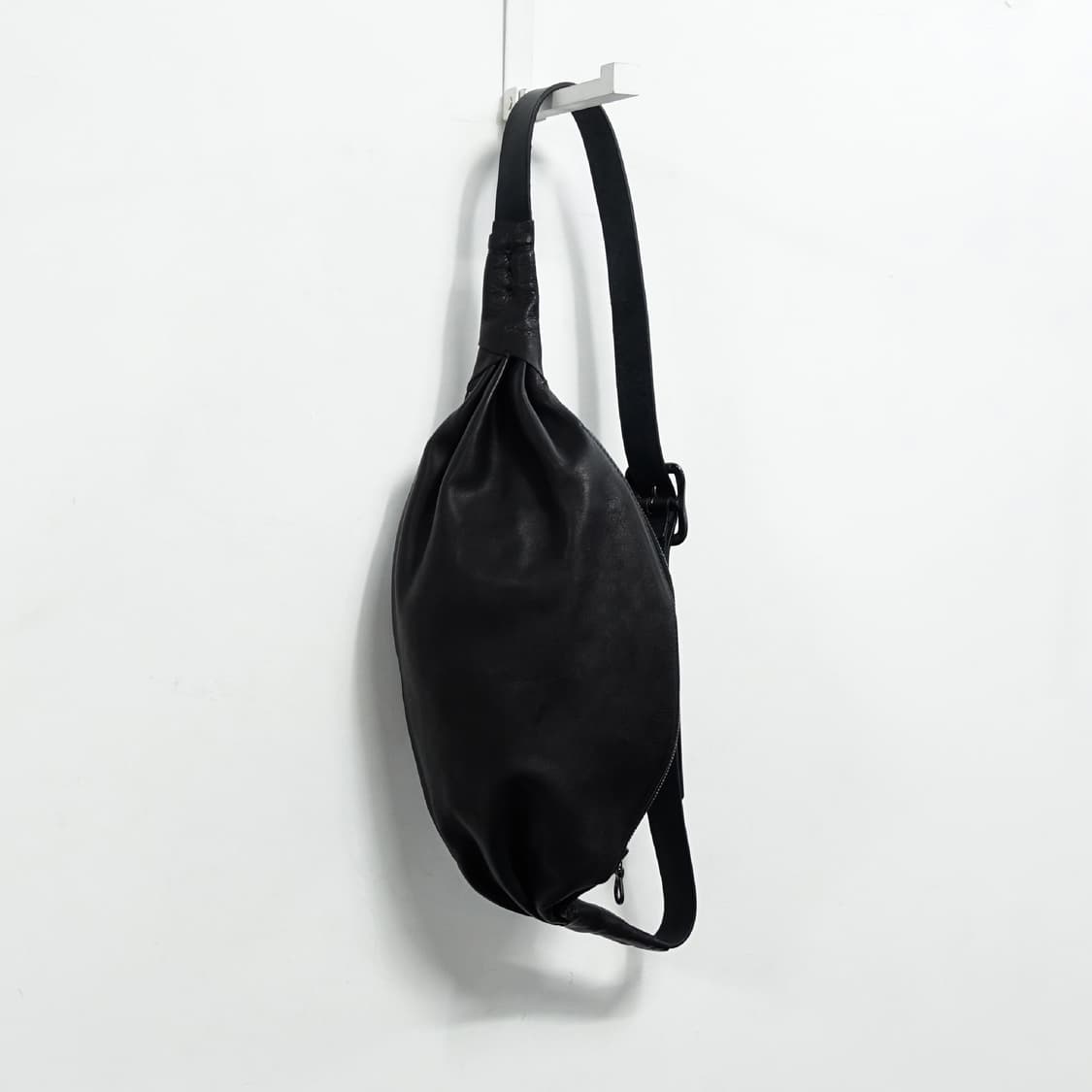 ISAMUKATAYAMA BACKLASHXGAIEDE 카프스킨 레더 백 상품이미지5