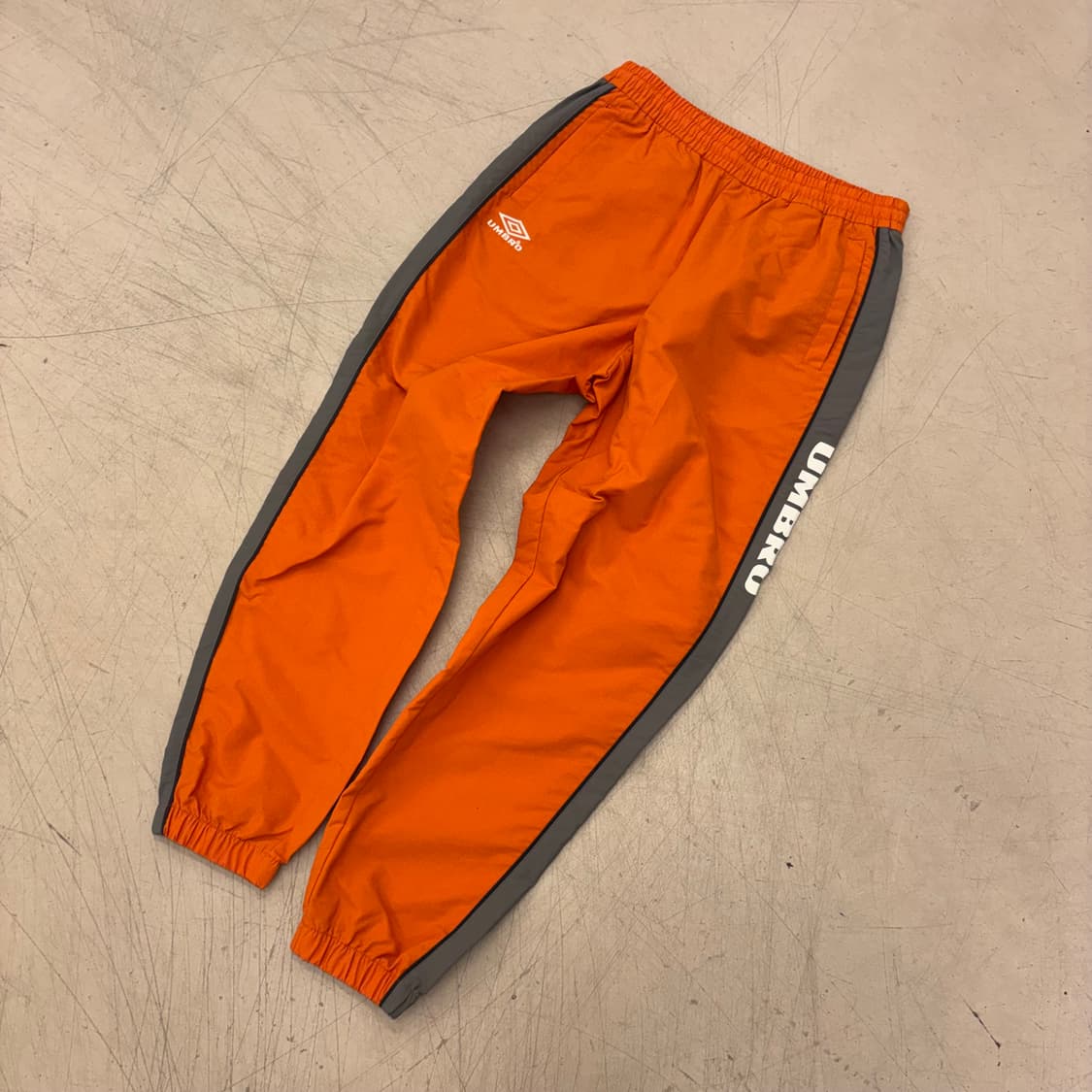 엄브로 오렌지 사이드라인 조거 팬츠 상품이미지1