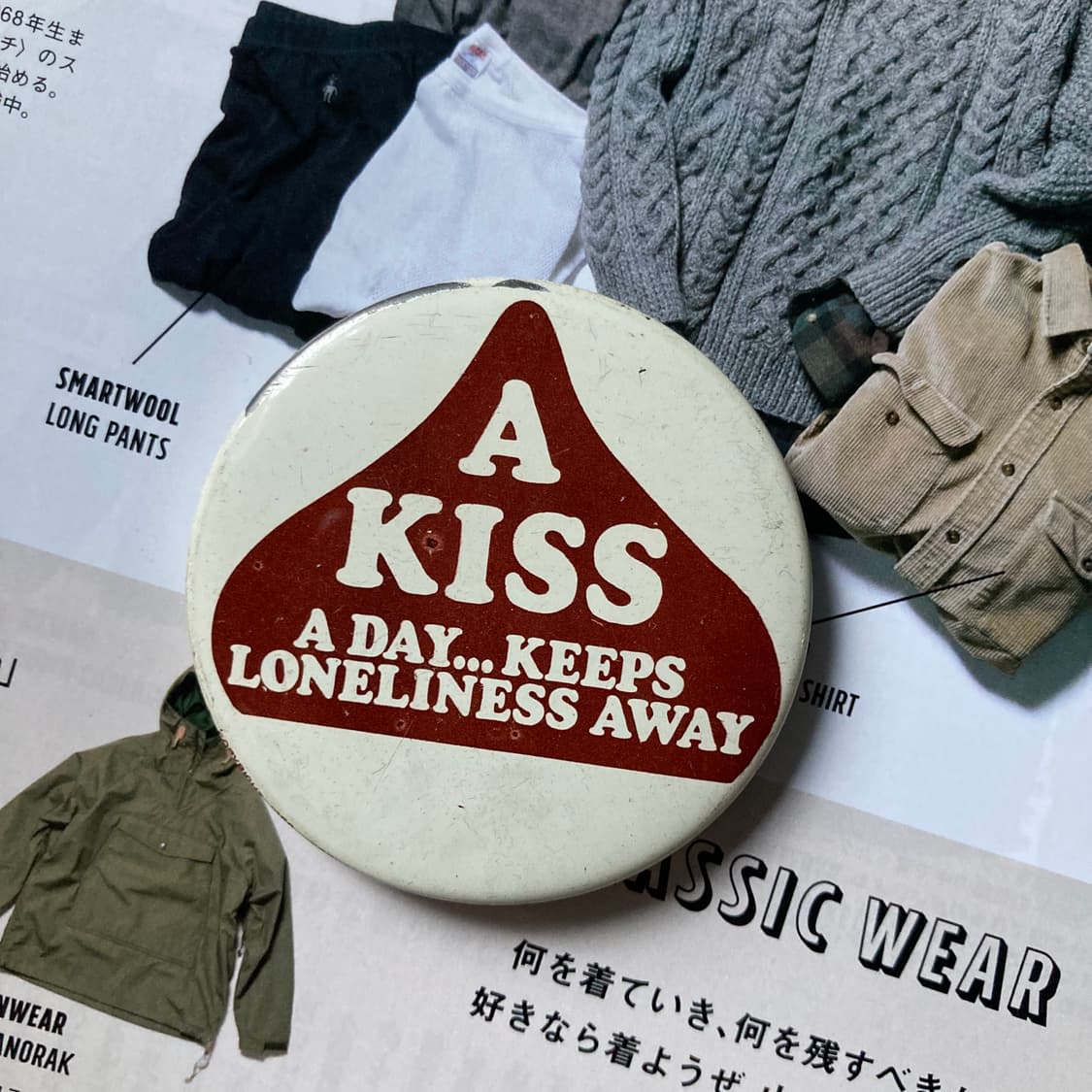 빈티지 A KISS A DAY 프린팅 핀 버튼 뱃지 브로치 악세사리 상품이미지1