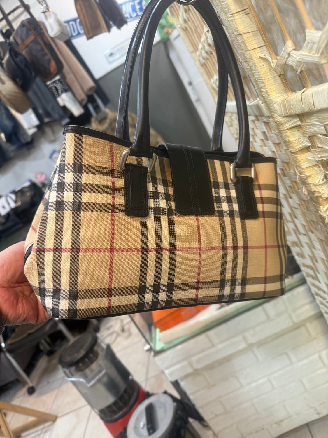 정품 버버리 노바체크 토트백 팝니다 상품이미지3
