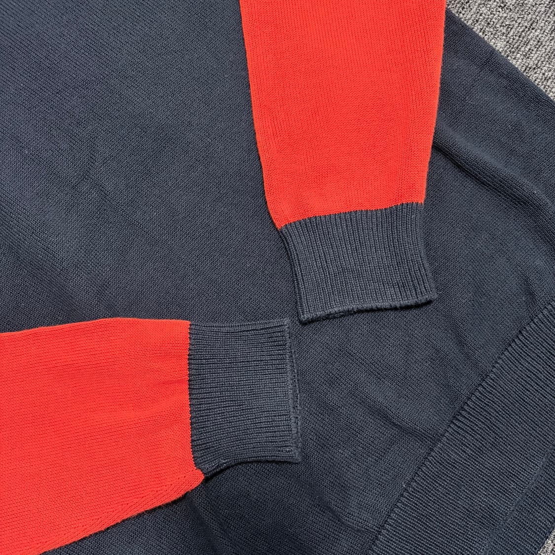 라코스테 빅로고 브이넥 니트 상품이미지2