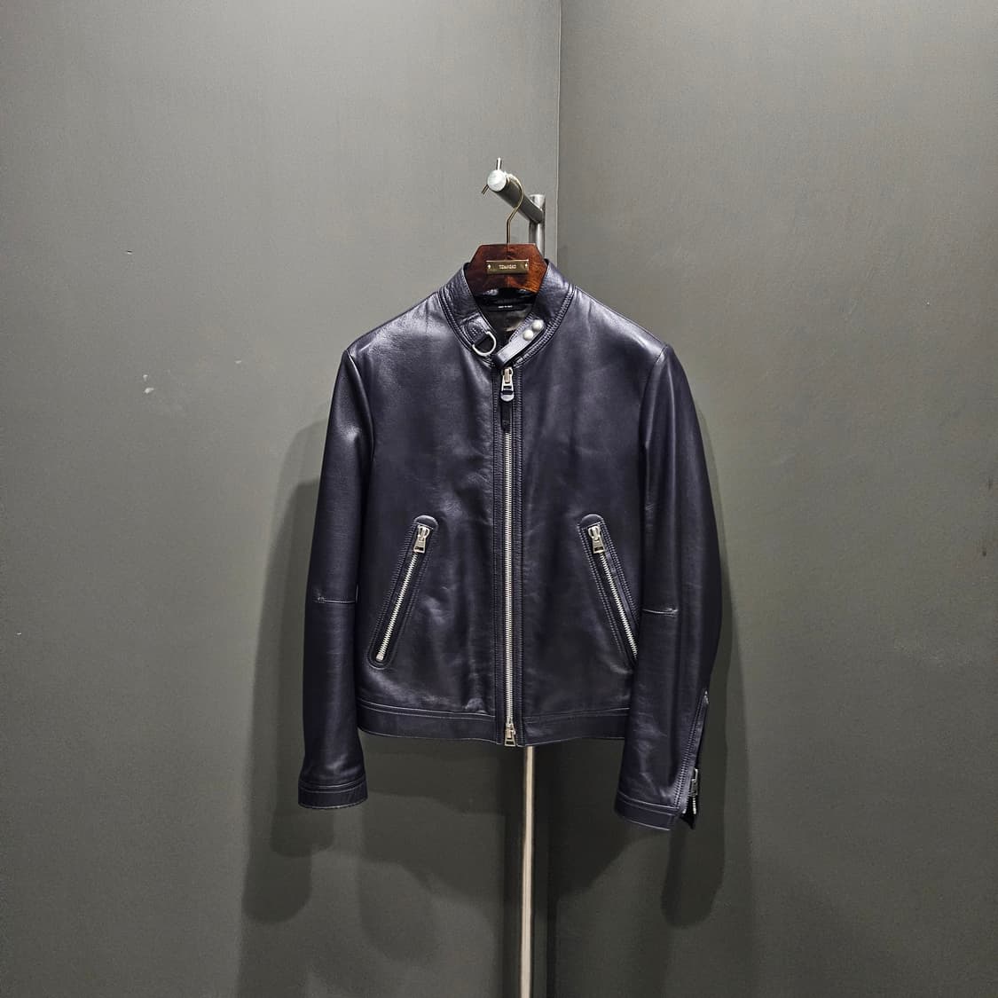 톰포드 카프스킨 신상 바이커 레더 자켓 상품이미지3
