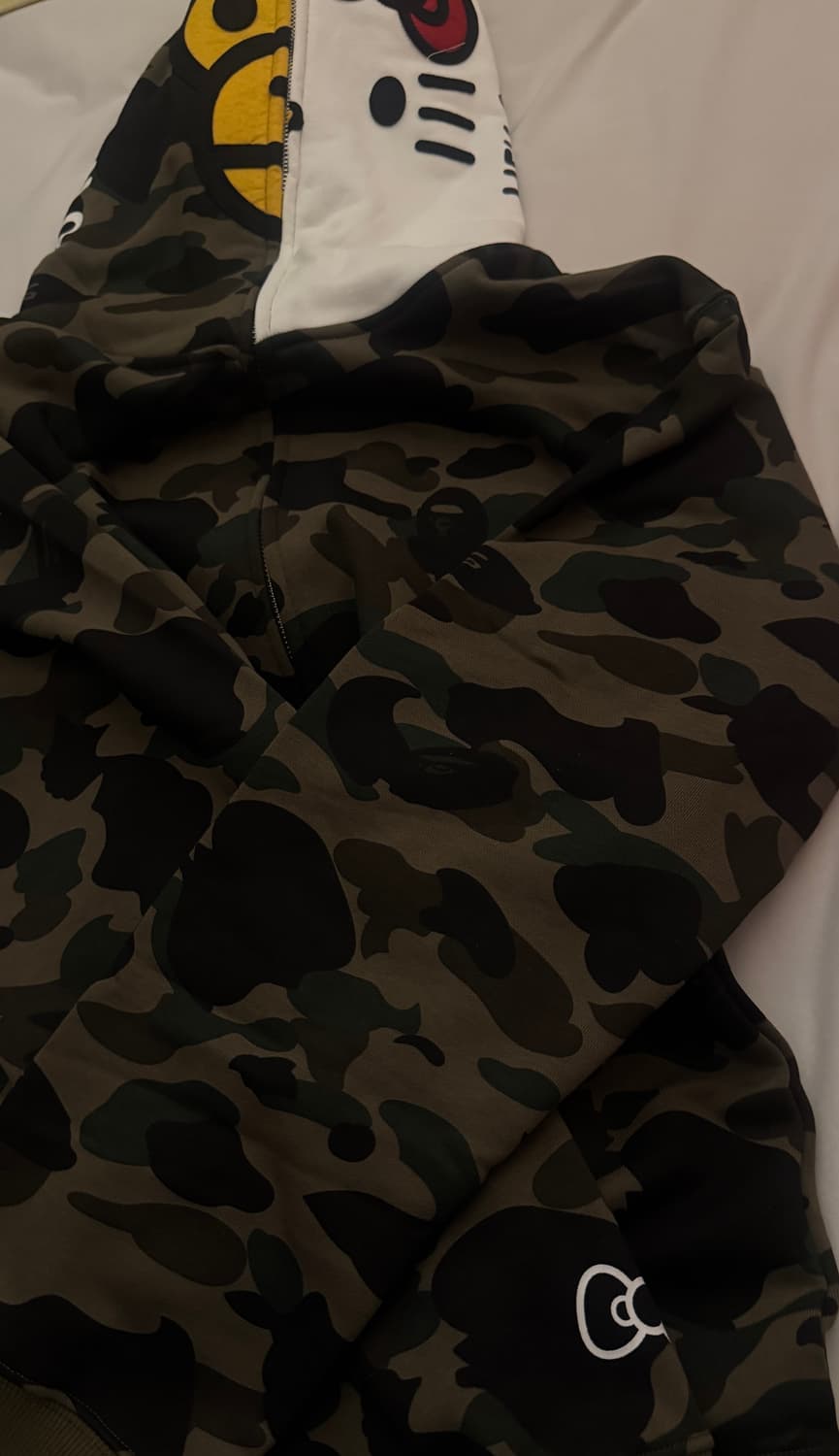 베이프X헬로키티 녹계 후드집업 상품이미지2