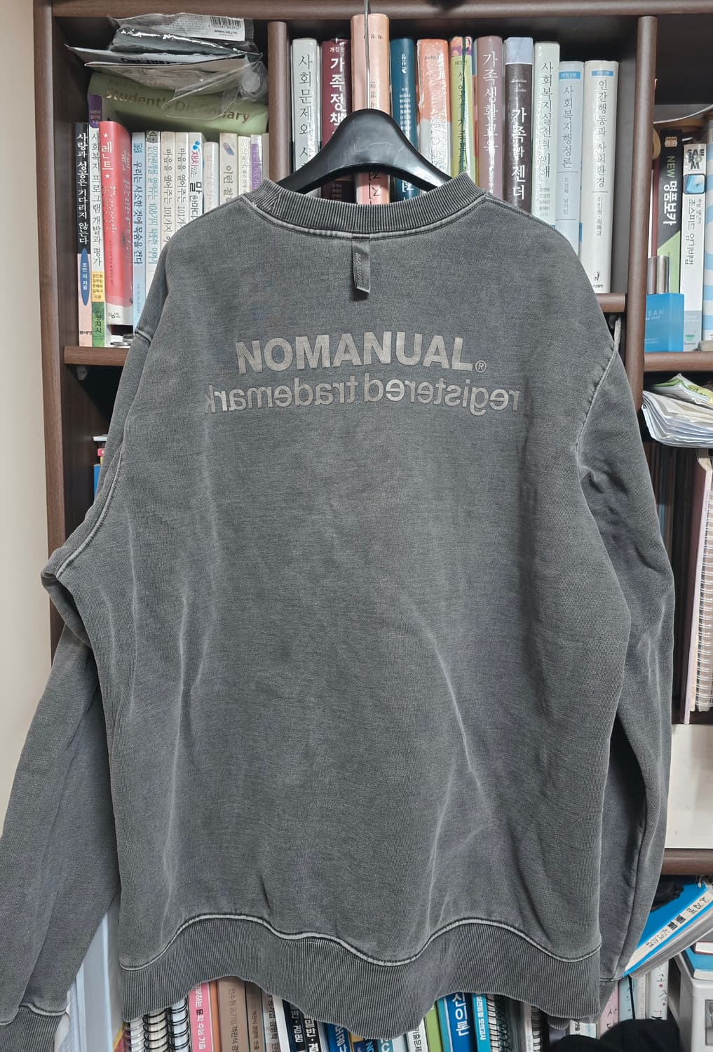 노매뉴얼 reversed TM LOGO SWEATSHIRT 
L 상품이미지1