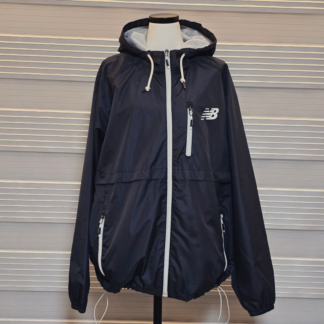 뉴발란스 바람막이 (남녀공용) 상품이미지2