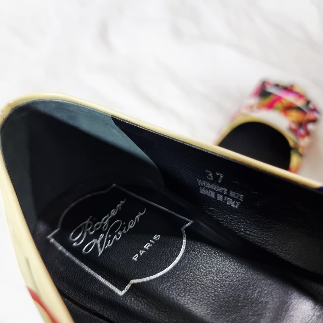 로저비비에 페이던트 레더 그래피티 프린트 한정판 고메틴 플랫슈즈 (37) 상품이미지6