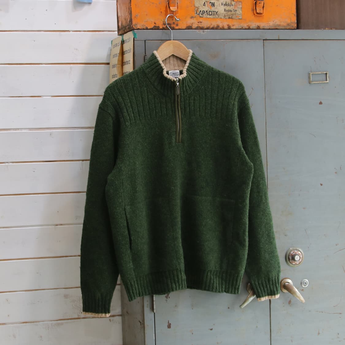 (착용컷) J.PRESS 하프 집업 폴라 니트 (남성용 103) 상품이미지1