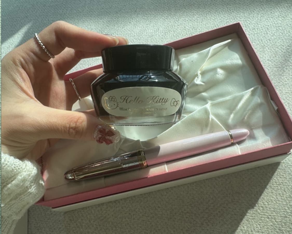 헬로키티 35주년 기념 펄핑크 세일러만년필(한정판) 상품이미지3