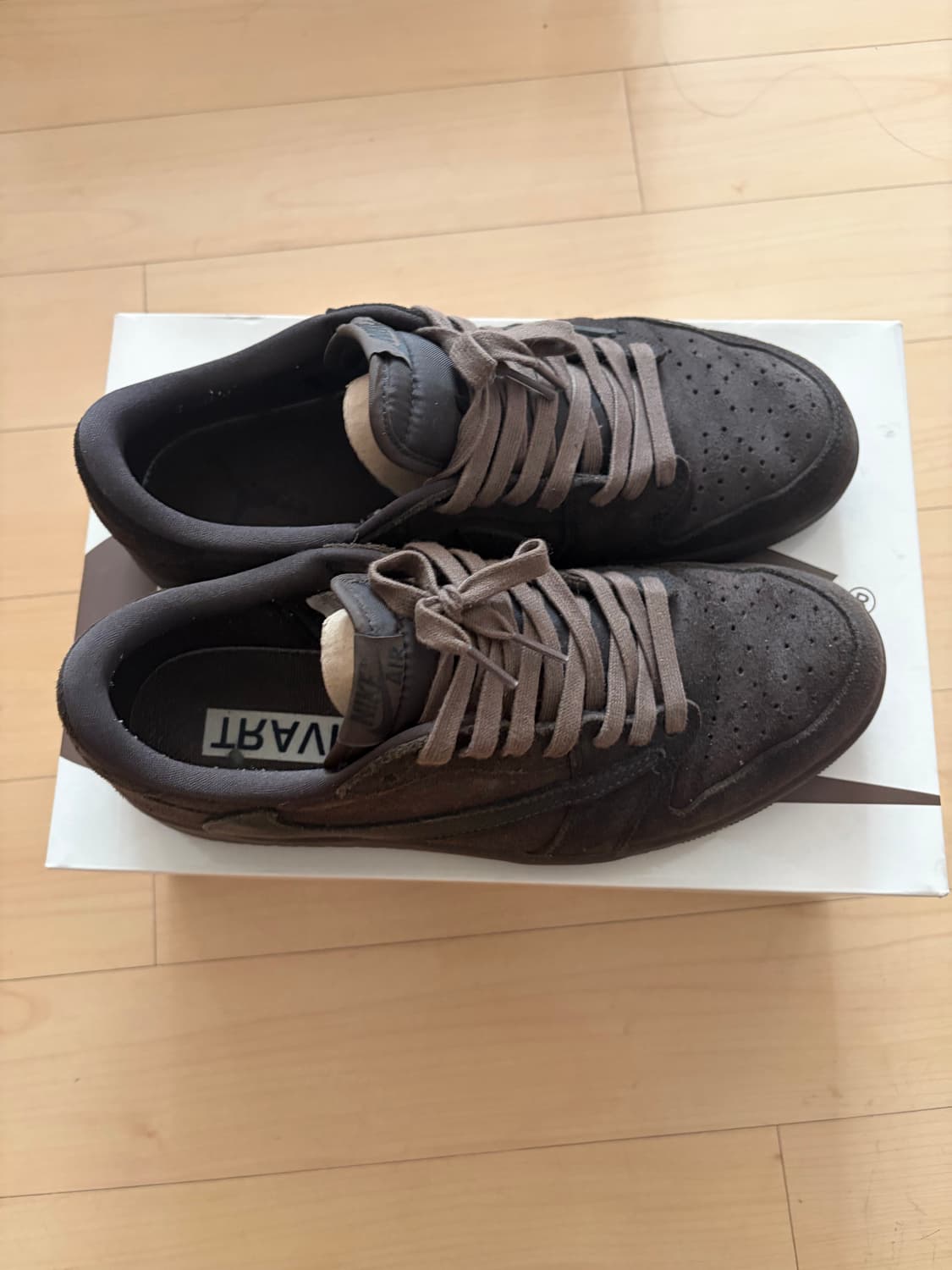 조던1x트래비스 스캇 콜라보 벨벳 다크모카 280판매합니다 상품이미지3