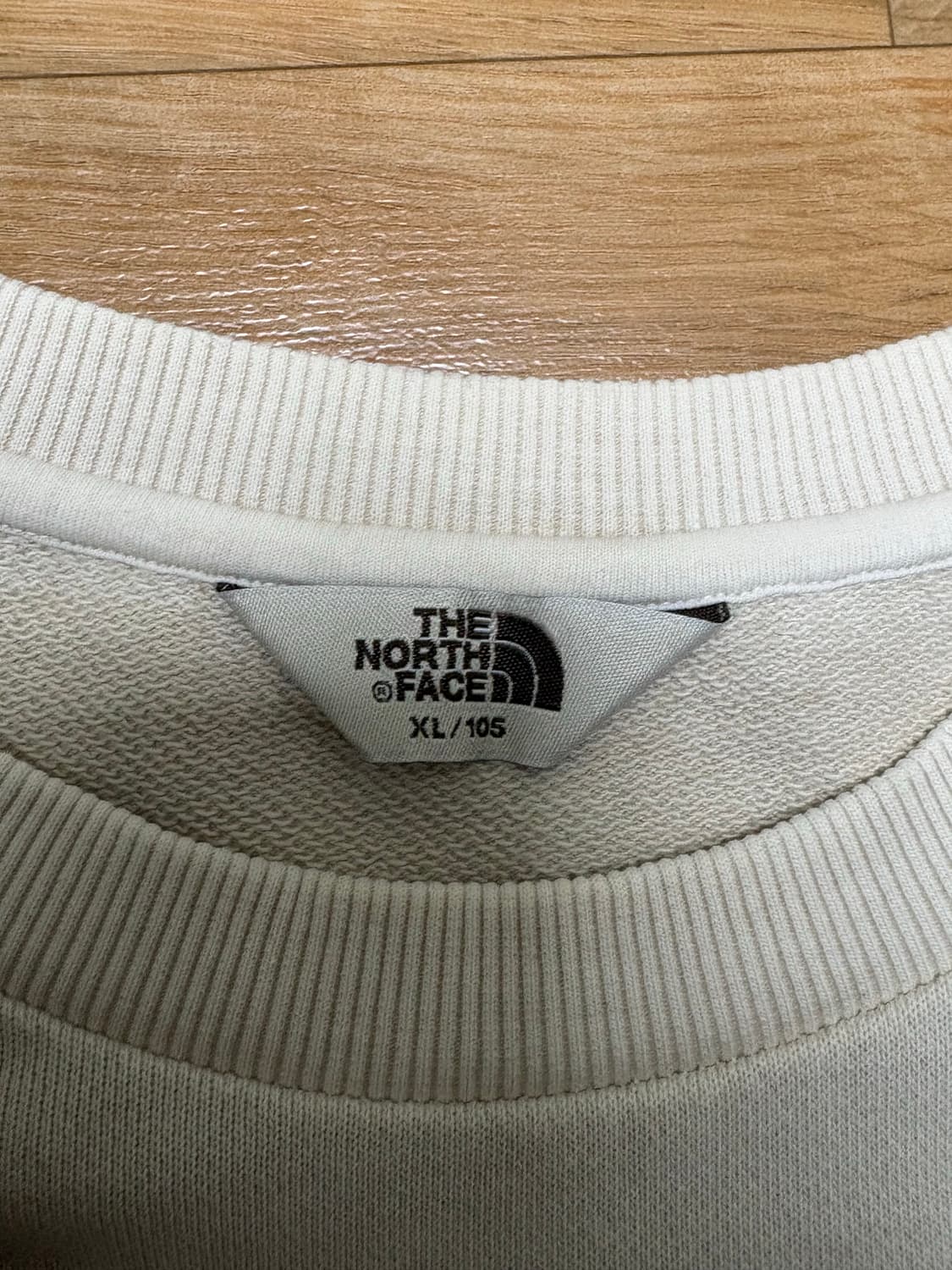 노스페이스 맨투맨 아이보리 상품이미지3