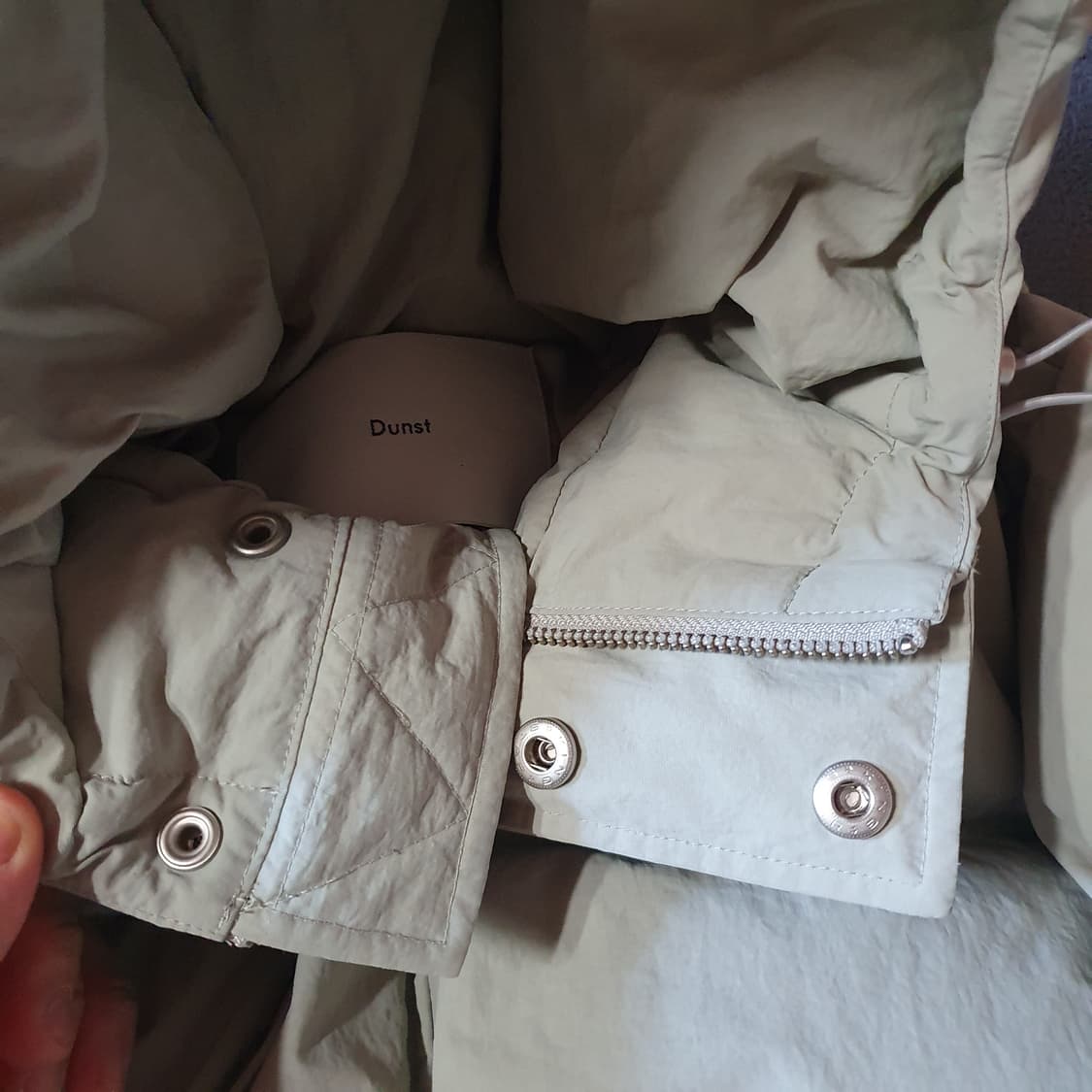 xs 던스트 유니섹스 후디드 볼륨 구스다운 패딩 자켓 베이지 상품이미지6