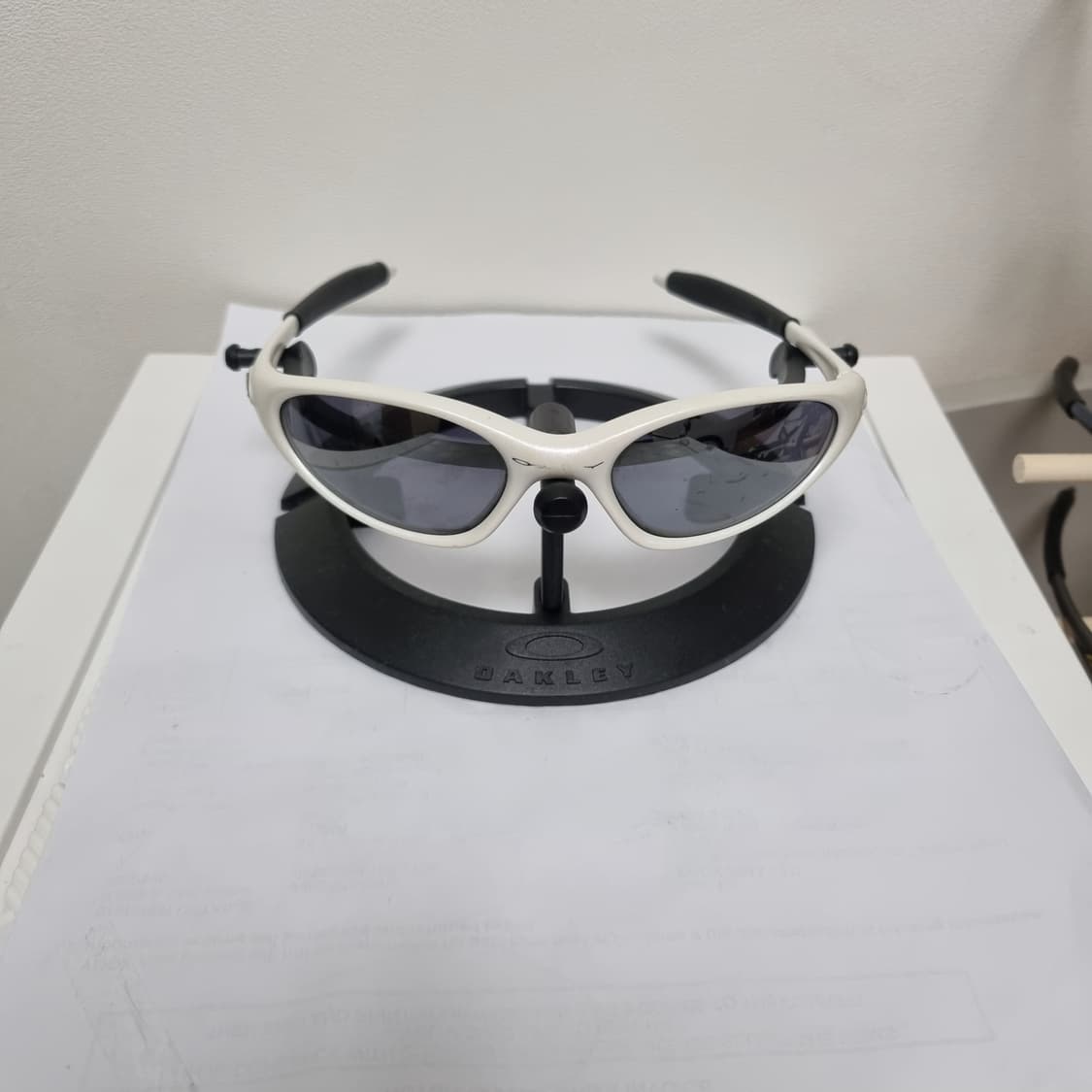 오클리 미뉴트 1.0 펄화이트 상품이미지1