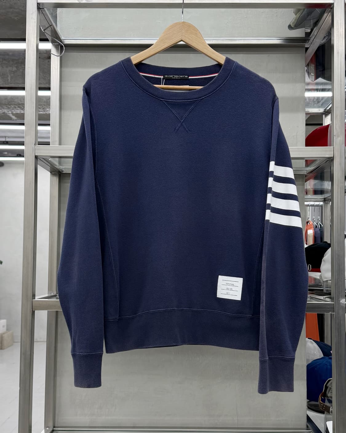 톰브라운 베이직 4-bar 스웻 맨투맨 네이비 상품이미지1