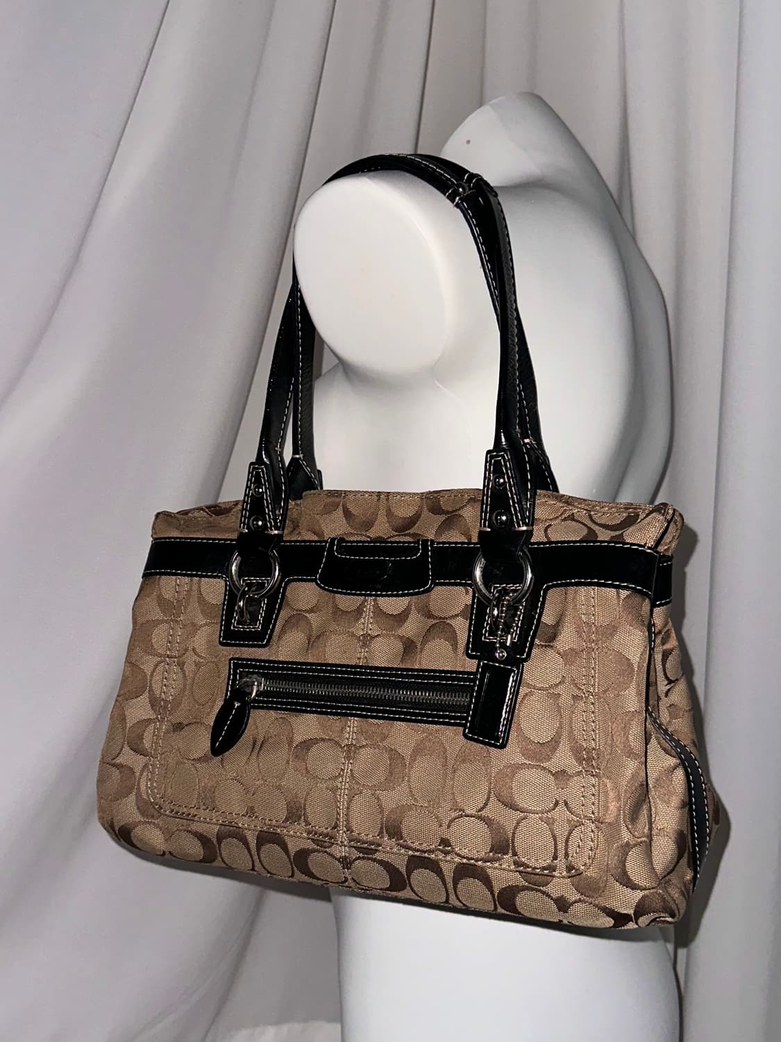 코치 시그니처 패턴 브라운 베이지 숄더백 상품이미지9