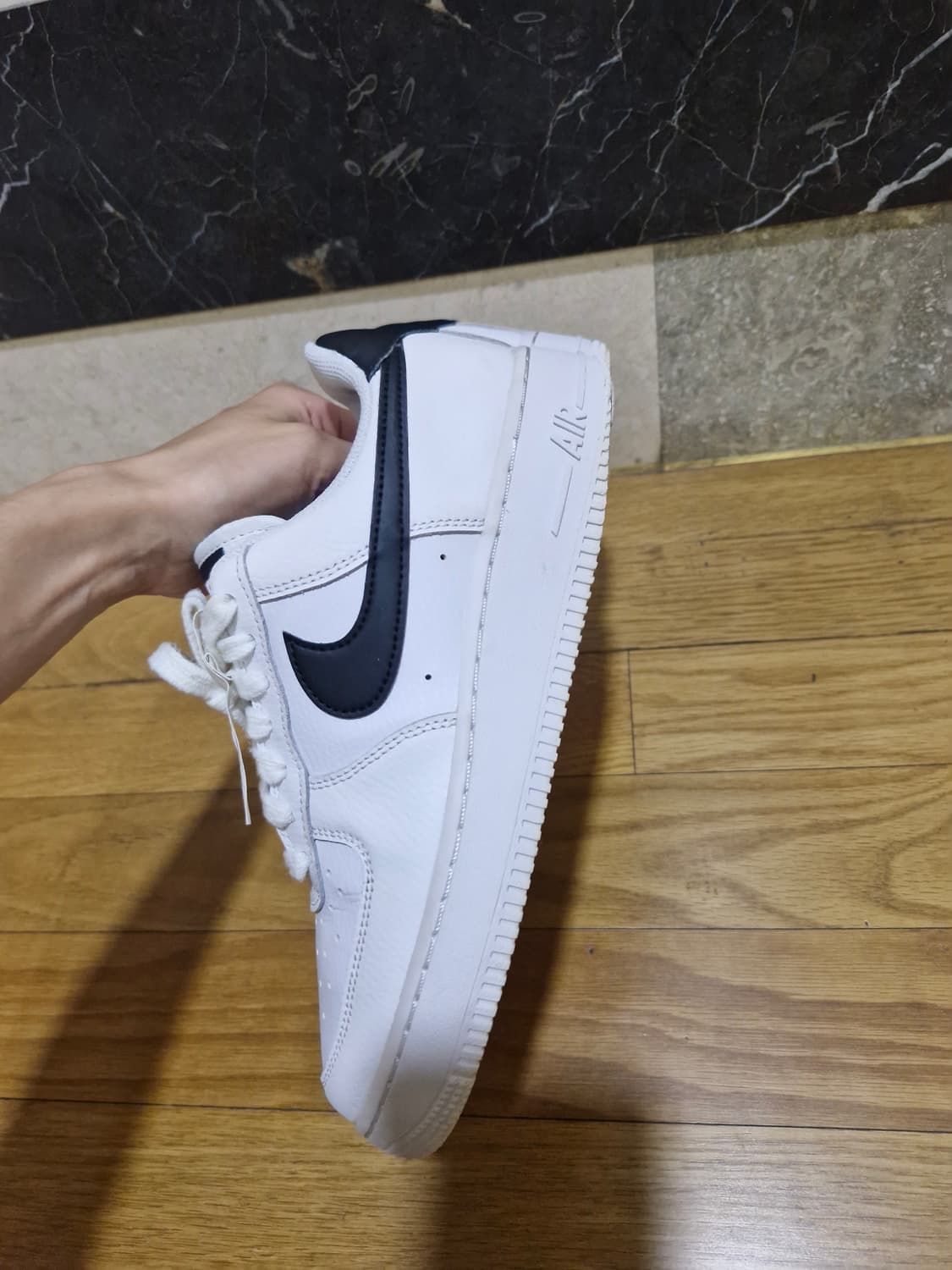 (정품) 나이키 에어포스 블랙화이트 245 상품이미지5