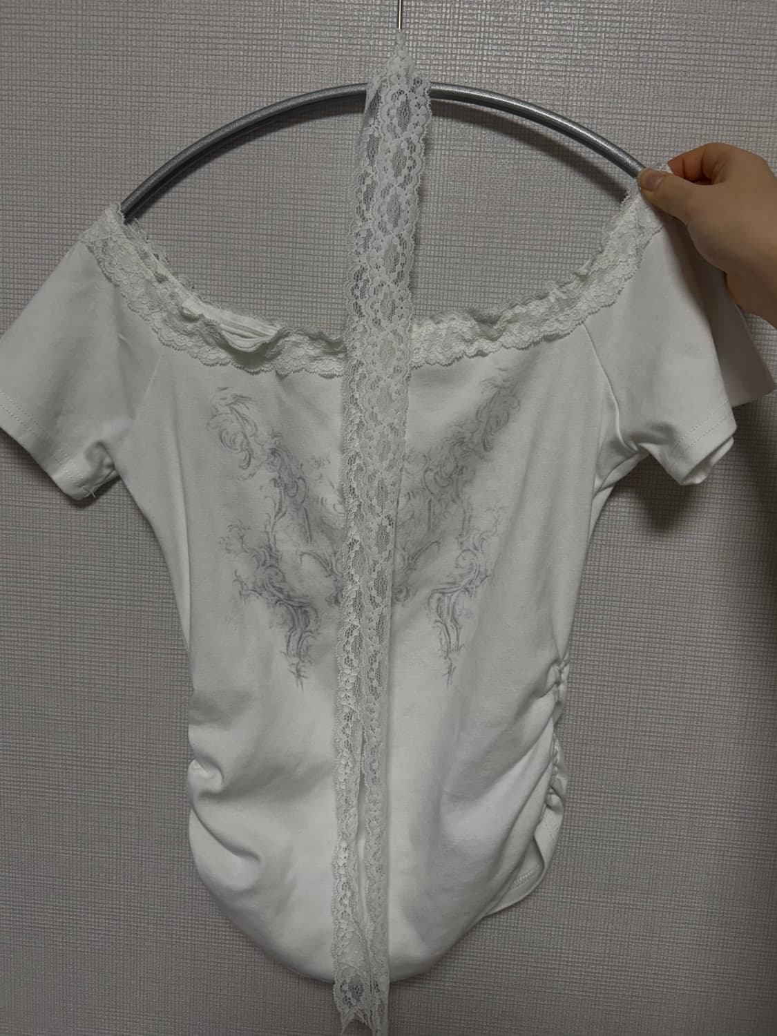 White Lace Trim Off Shoulder Top 상품이미지1