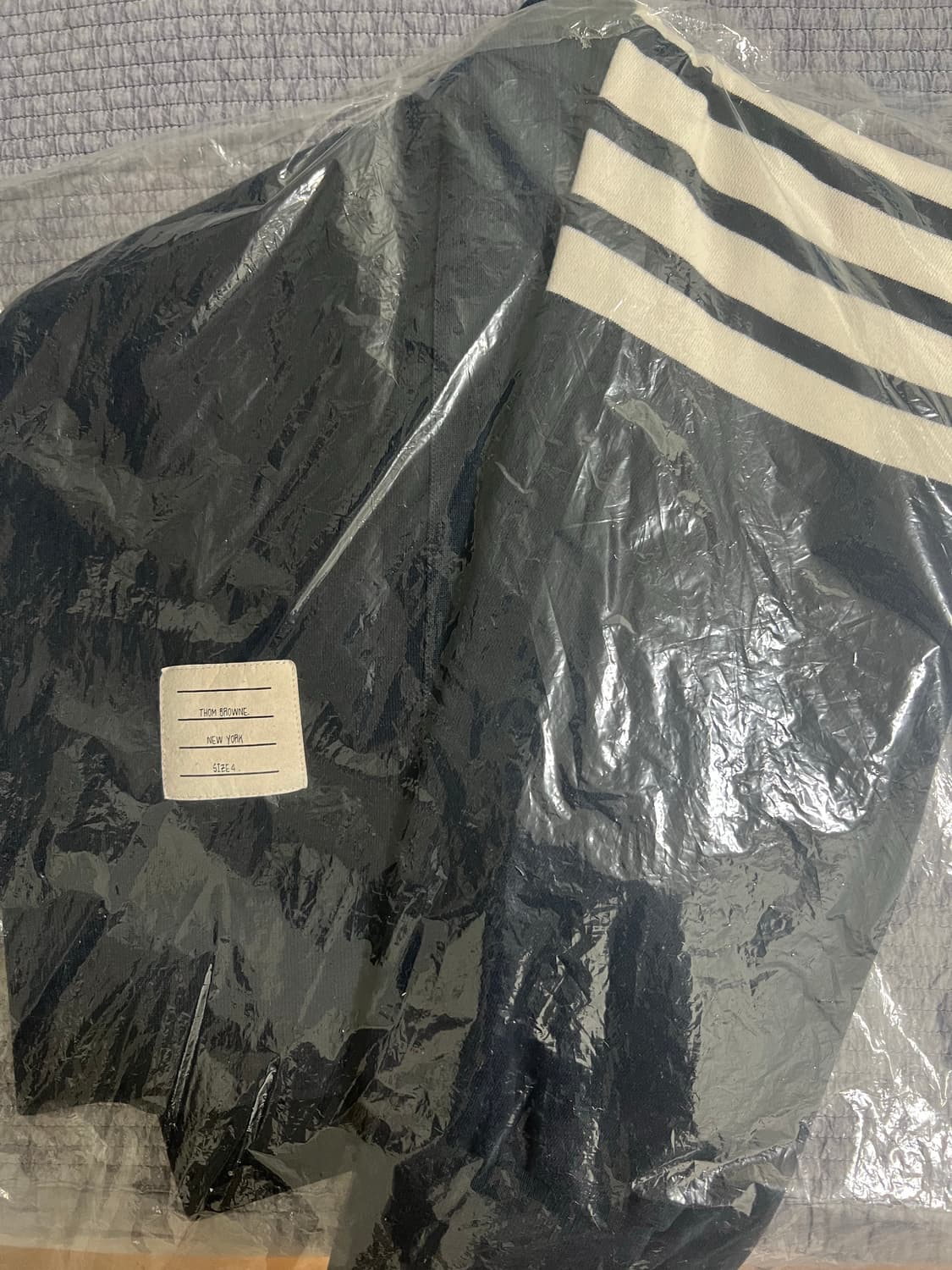 톰브라운 맨투맨 네이비 (4 사이즈) 상품이미지3